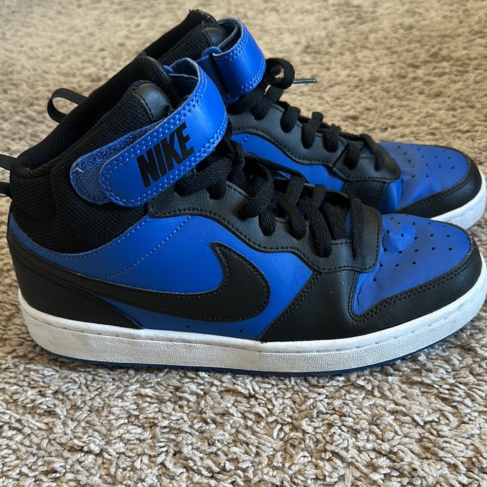 Nike Kids Blue and Black Sneakers Size 7Y